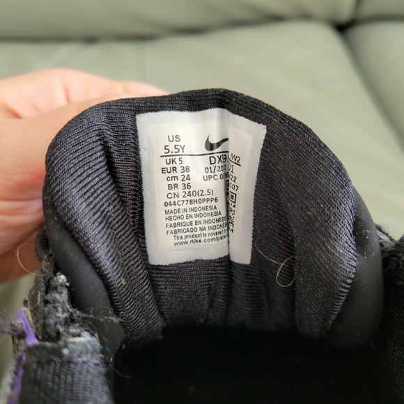 Nike Kids Black and Purple Sneakers - Picture 6 of 6